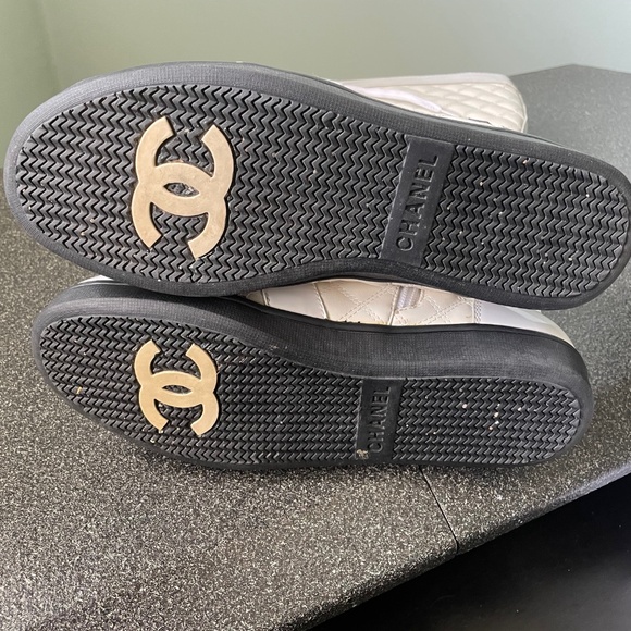 Authentic Chanel ivory/white boots, 39/8, NWOT - Picture 5 of 9